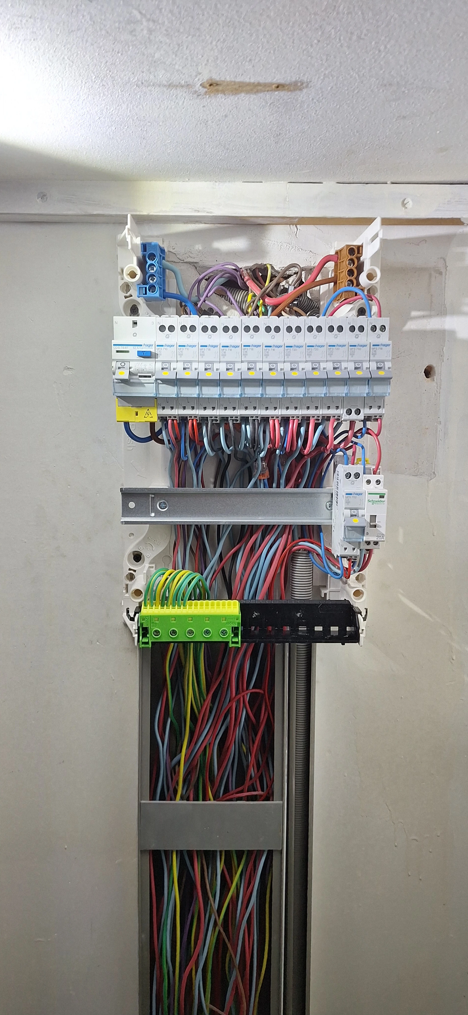 Étape 1 — câblage neuf Hager en peigne par Tonelec à Carpentras