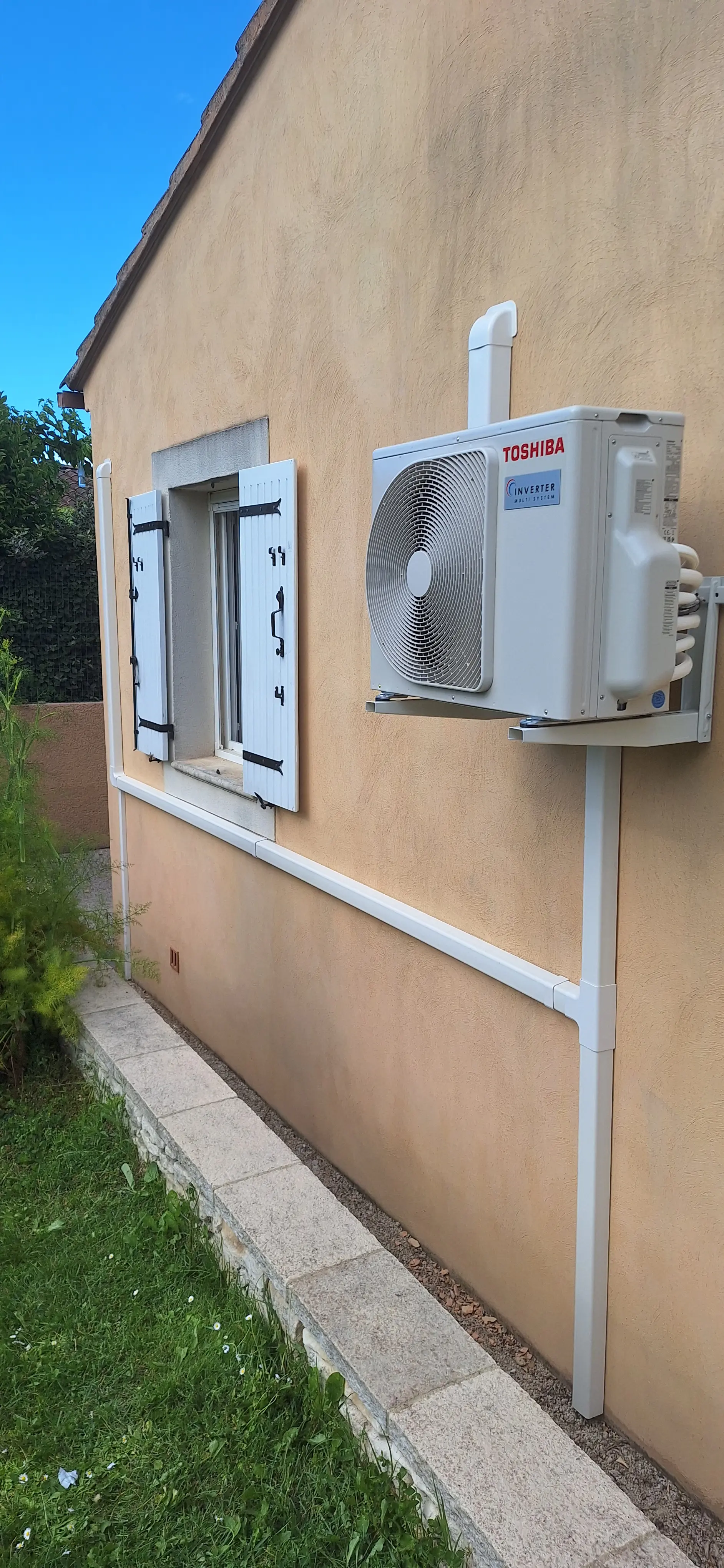 Sortie de climatisation extérieure finalisée par Tonelec à Carpentras
